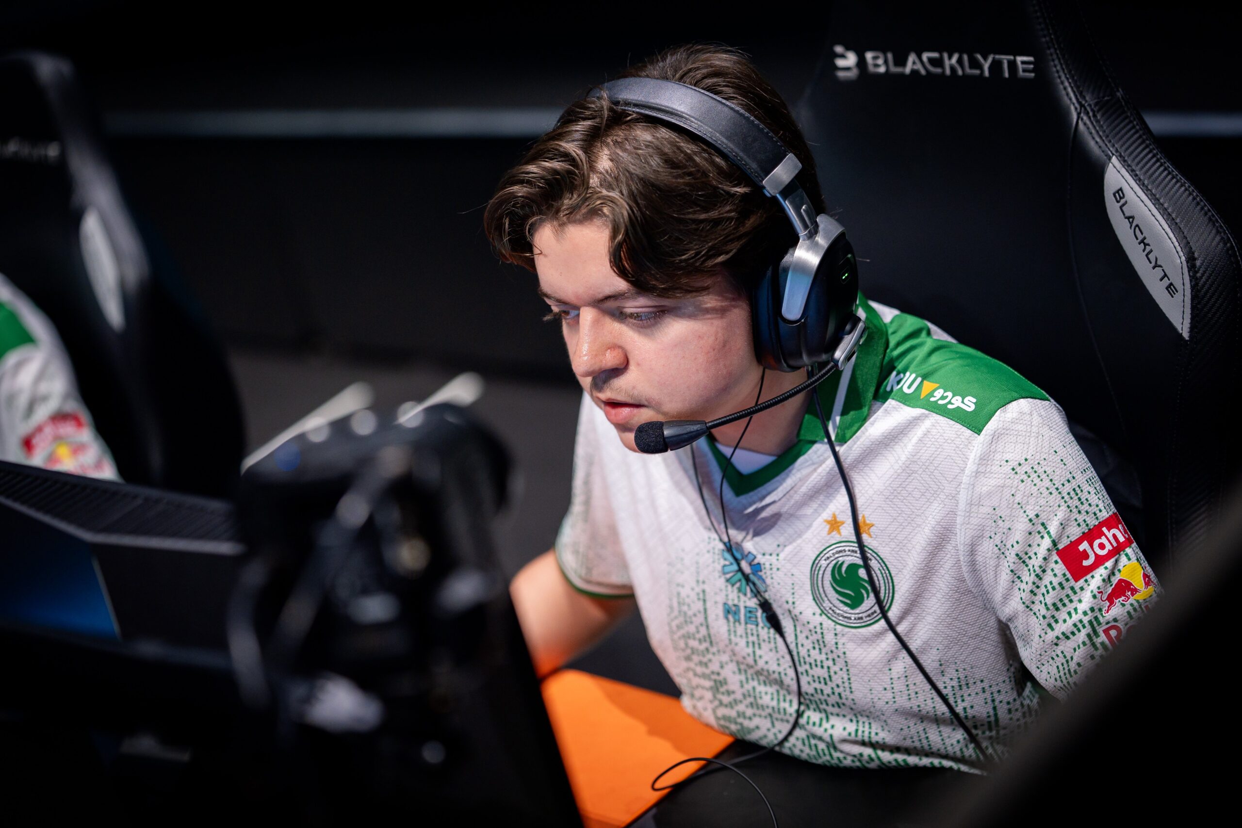 Pollo from Falcons focused at his setup during FNCS Major 1 Summit