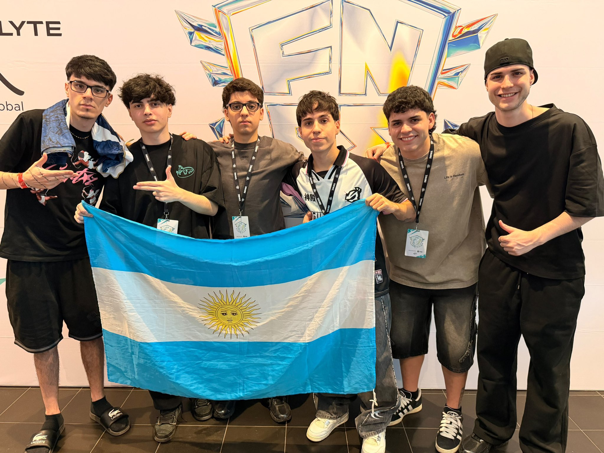 Gorilon with Dydy, Steg and guests Fazer, Randu and K1ng holding the region's flag at the FNCS Major 1 Summit