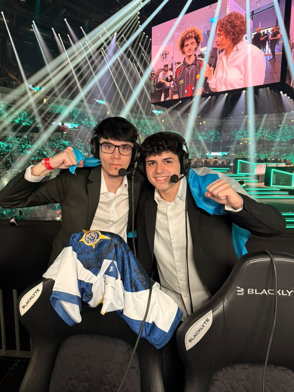 Gorilon and Dydy celebrating at the FNCS Major 1 Summit cast set